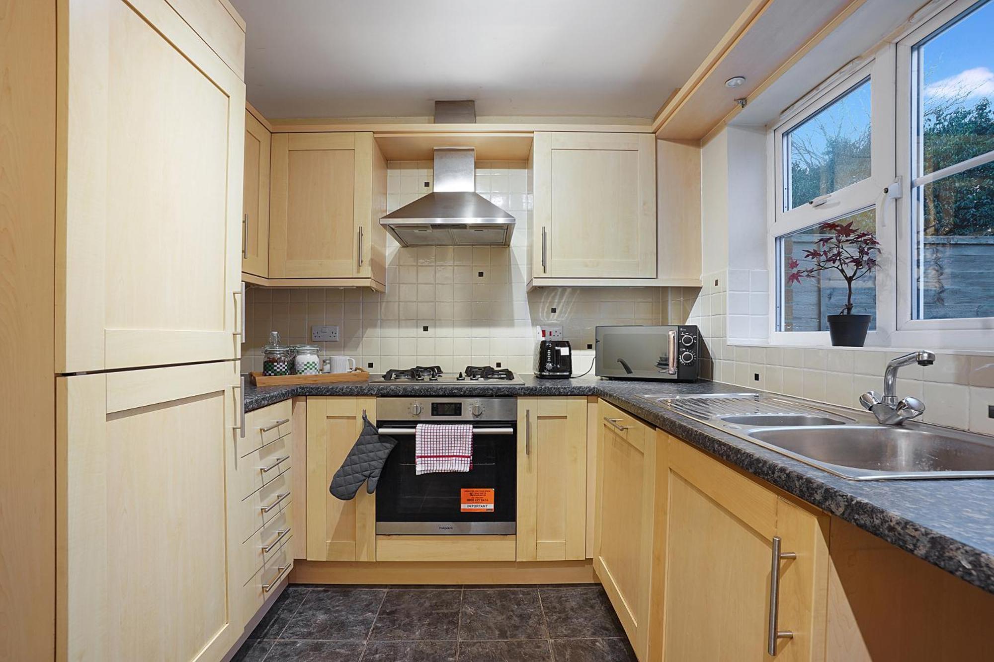 Comfortable Stylish Townhouse In Ashford Sleeps 5 Netflix 2 Parking Spaces Perfect For Contractors And Families Ngoại thất bức ảnh